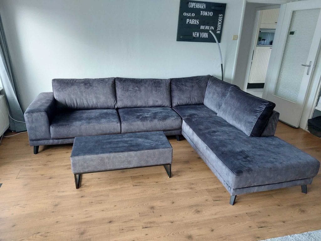 Grote hoekbank velours aanbieding - Velvet fluweel stof Dark Puce - klant foto
