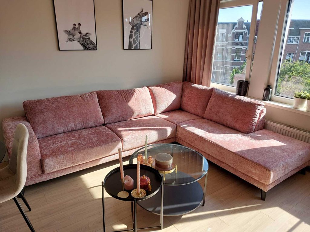 Roze hoekbank Drachten - Bouclé Teddystof bankstel - Rosy Pink - klant foto