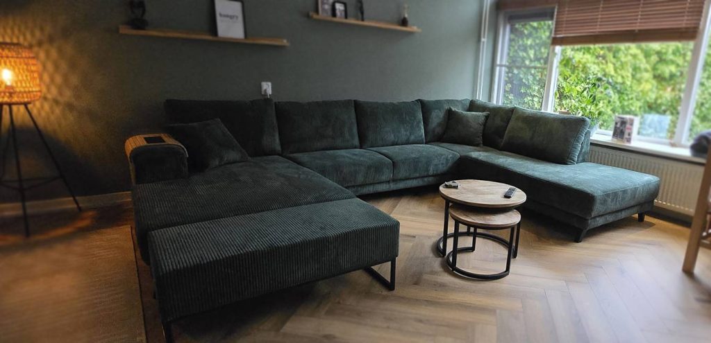 Donkere U bank ribstof Assen - Onyx - klant foto